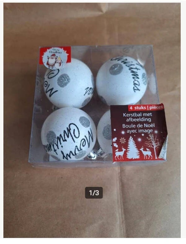 Witte kerstballen merry christmas