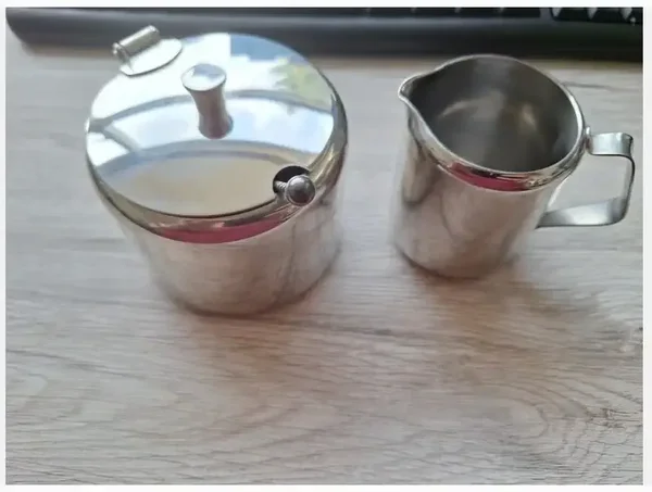 Zilverkleurig melk en suiker stel