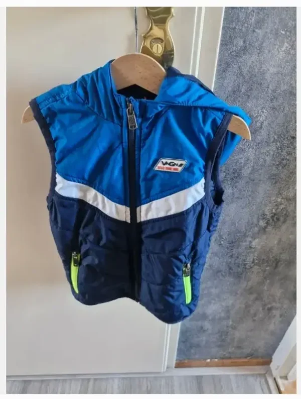 Zomer bodywarmer blauw van vingino maat 92-98