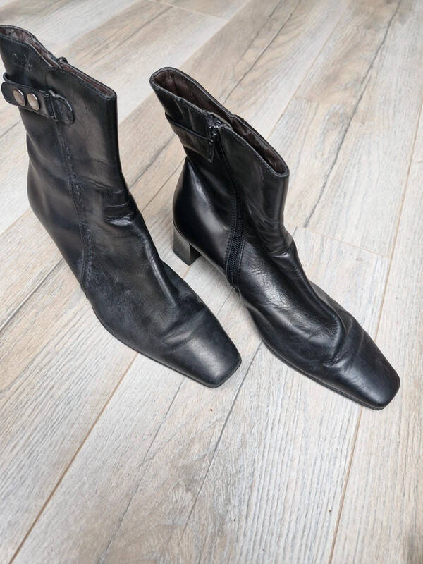 Zwarte enkellaarsjes Maat 37