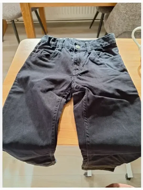 Zwarte lange broek H en M maat 122
