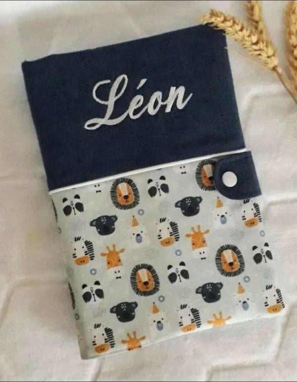 Carnet de santé brodé