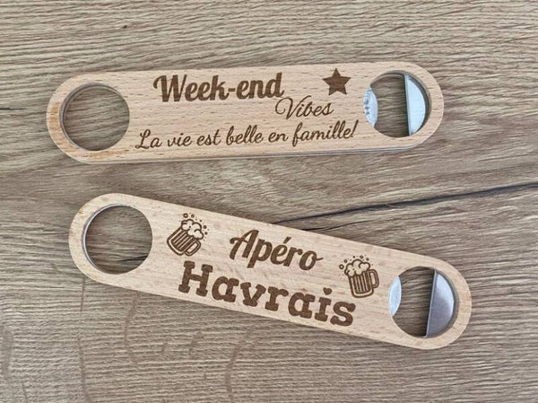 Grand décapsuleur en bois gravé