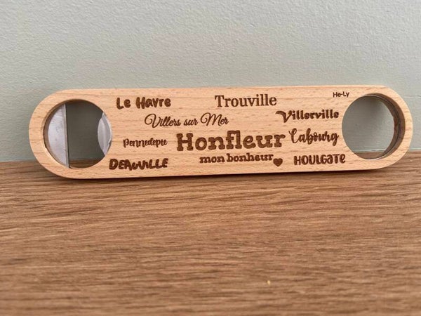 Grand décapsuleur en bois gravé Honfleur