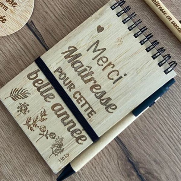 Bloc note en bois gravé