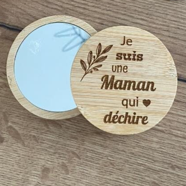 Miroir en bois gravé