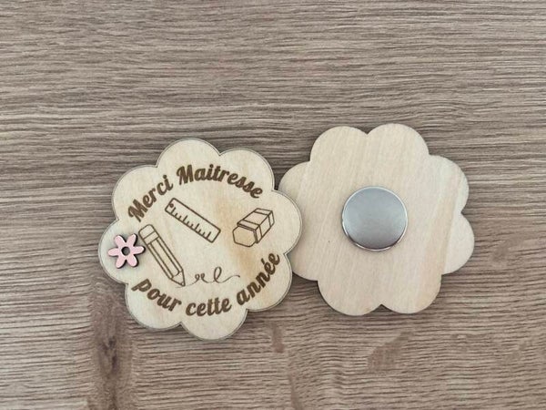 Magnet en bois gravée Merci Maîtresse