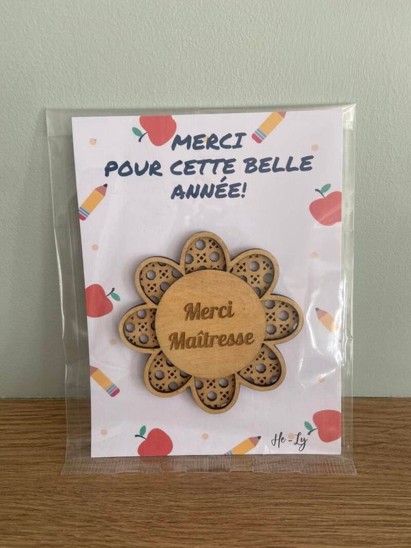 Magnet fleur en cannage Merci Maîtresse