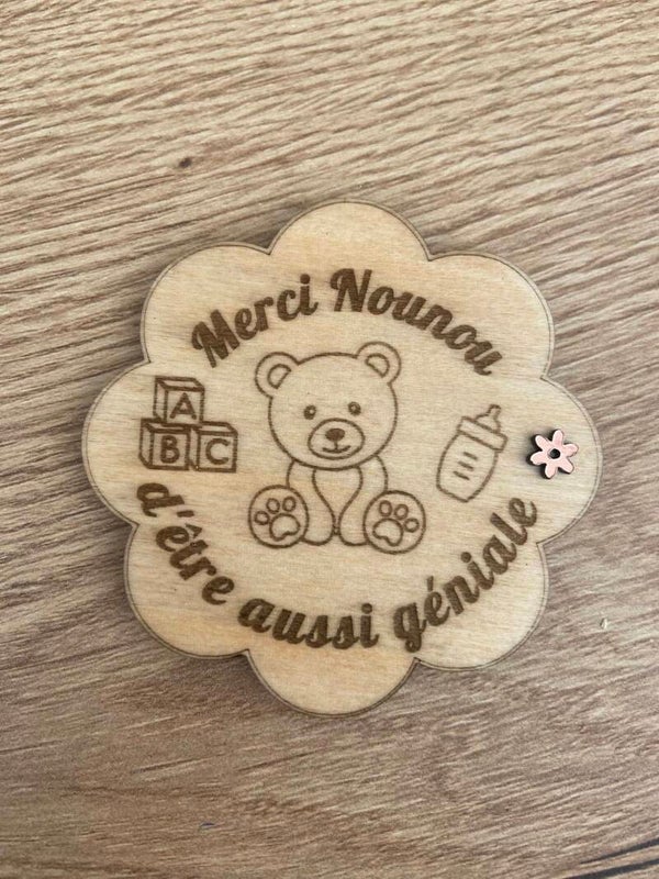 Magnet en bois gravée Merci Nounou