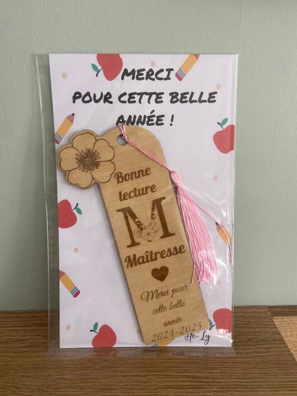 Marque page gravé avec pompom