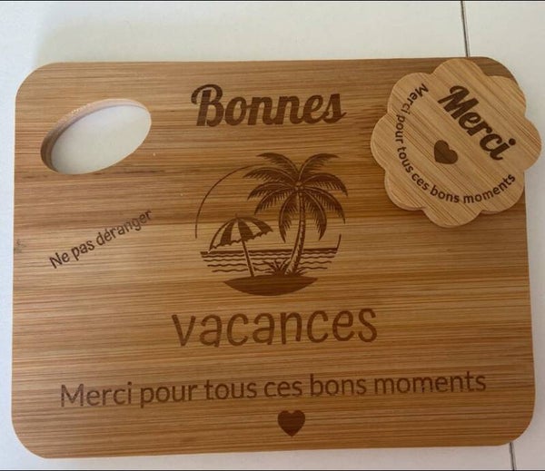 Petite planche à découper et son décapsuleur magnet