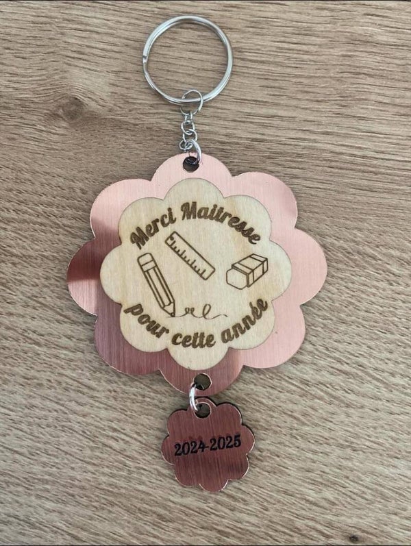 Porte-clés en acrylique Rose et en bois gravé