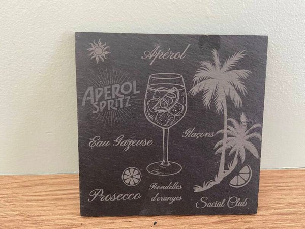 Ensemble de deux dessous de verre gravés en ardoise