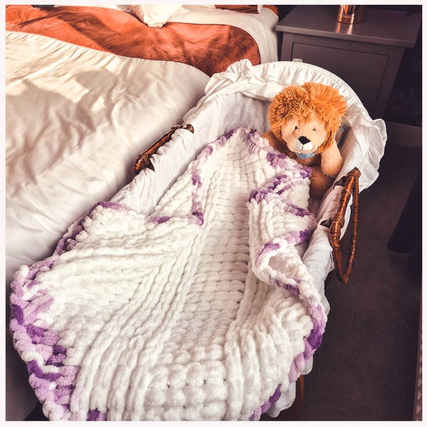 Puffy Handmade blankets / White and purple