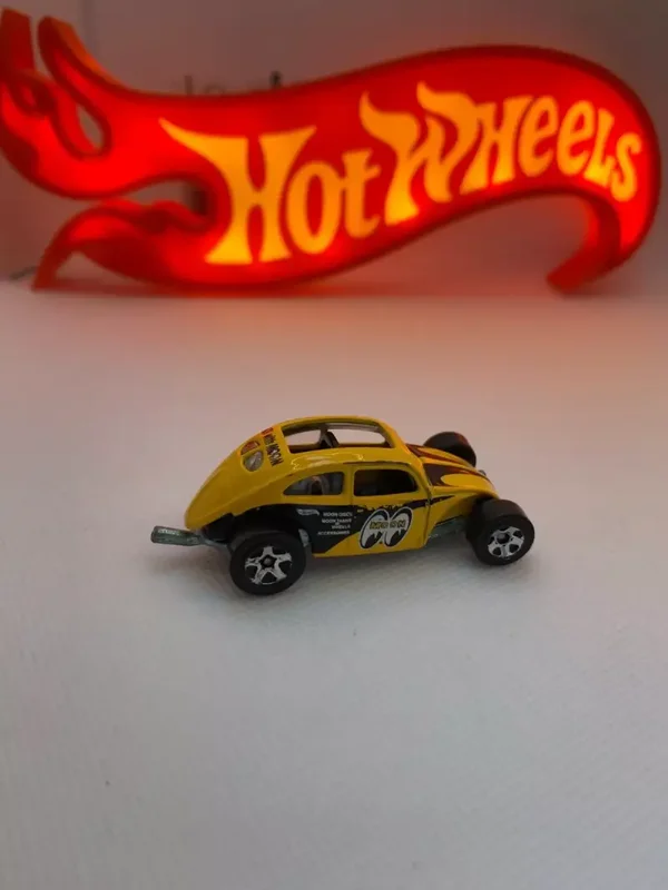 2014 Hot Wheels Volkswagen Beetle Mooneyes L0085 Yellow