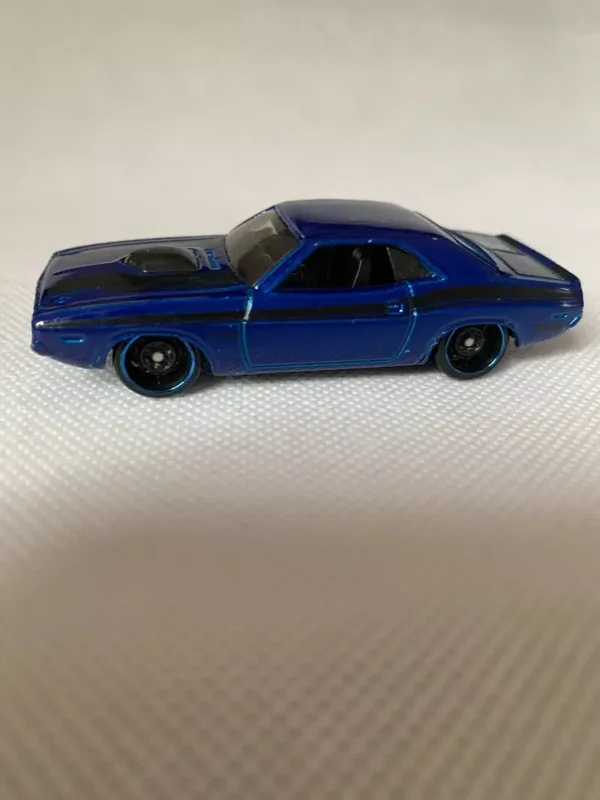 2015 Hot Wheels 70 Dodge Challenger hemi