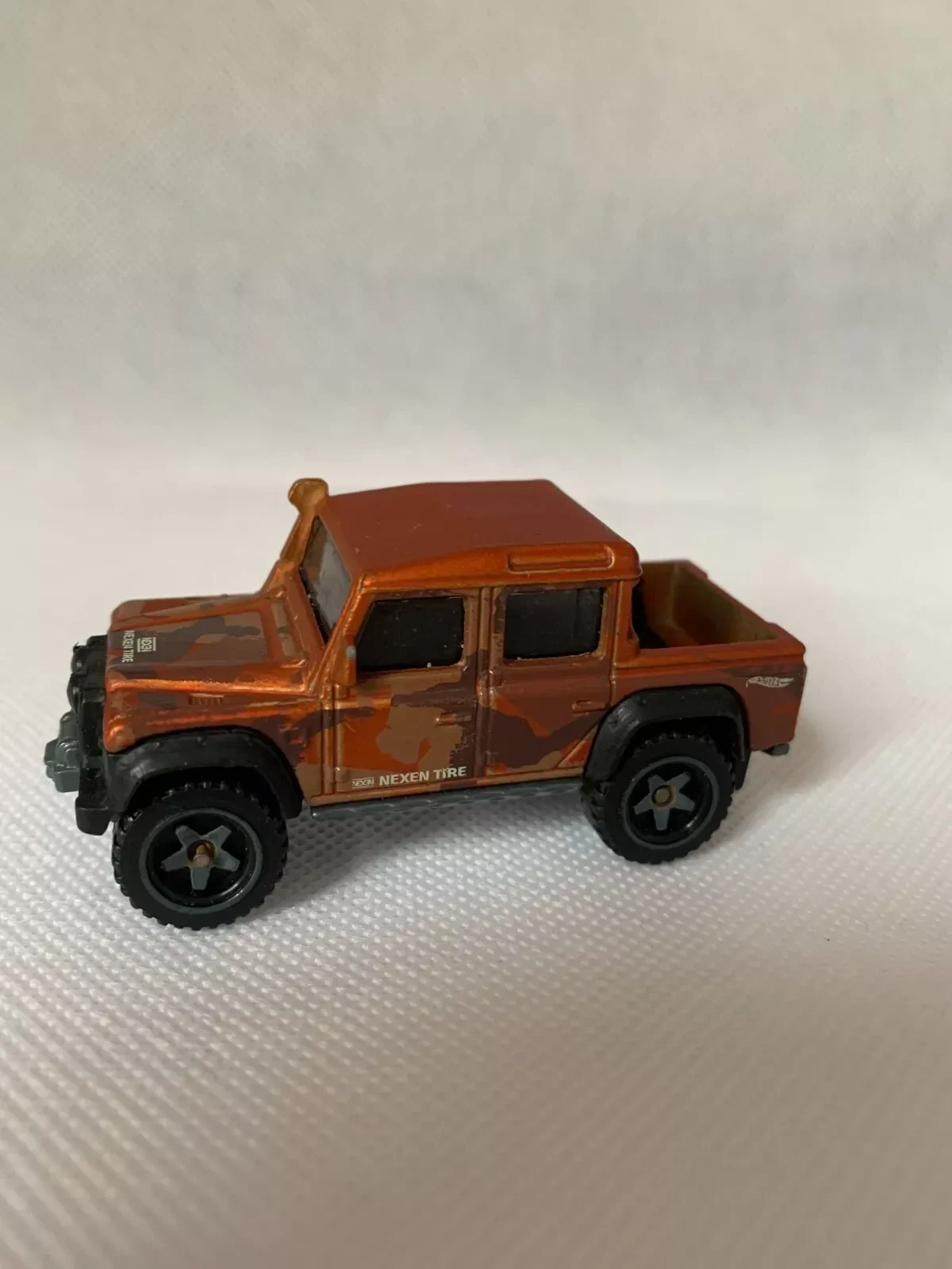 Hot Wheels ´15 Land Rover Defender Double Cab