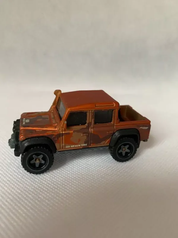 Hot Wheels ´15 Land Rover Defender Double Cab