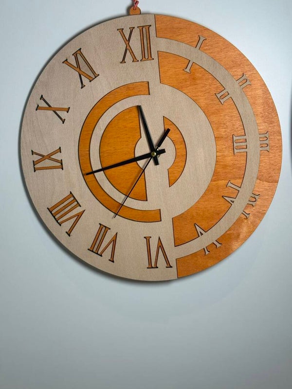 Moderne Wanduhr aus Sperrholz – 2-lagig, handgefertigt