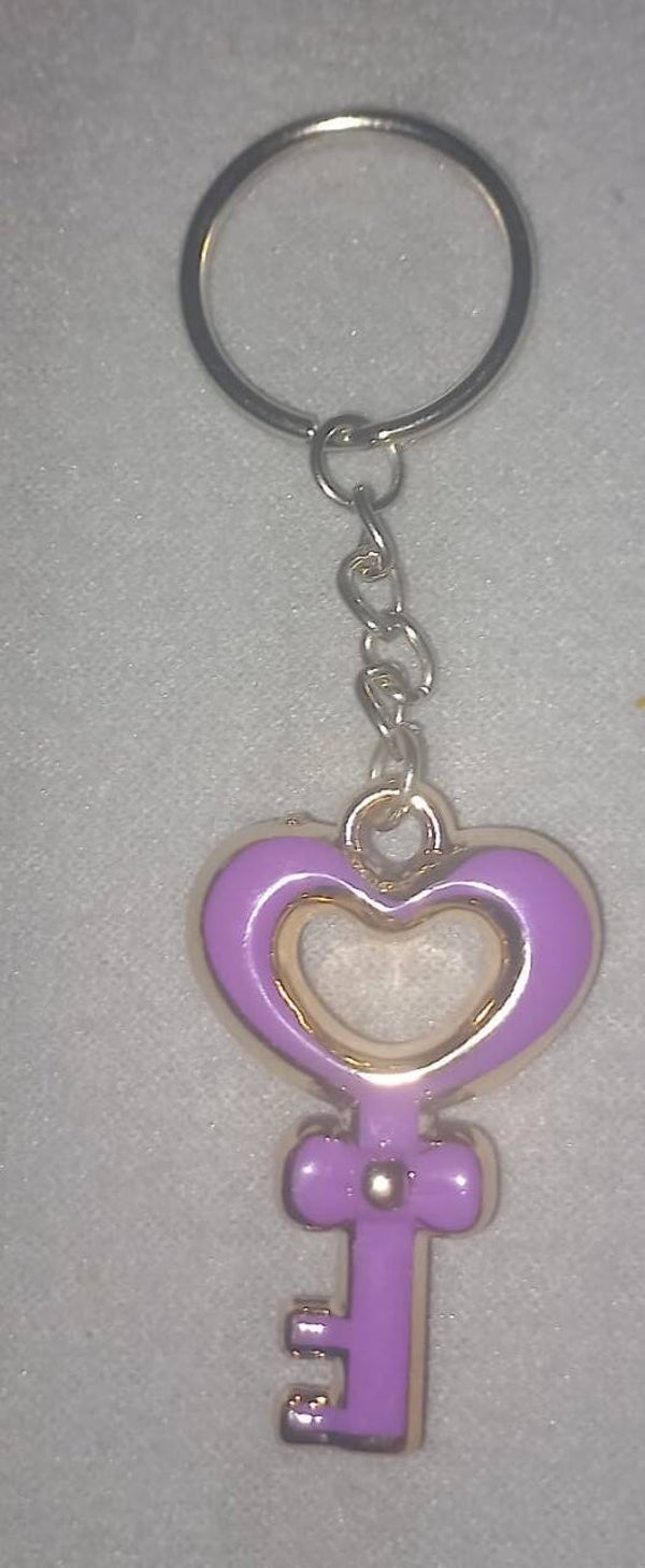 Paarse Sleutelhanger met goud.