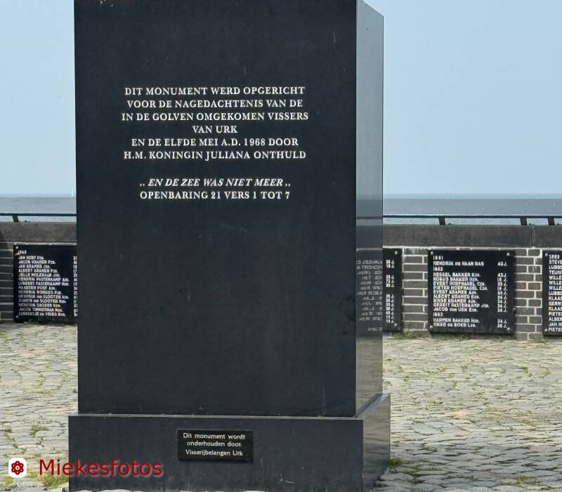 2025-08-09-urk-monument-verdronken-zeelui-1-standard.jpg