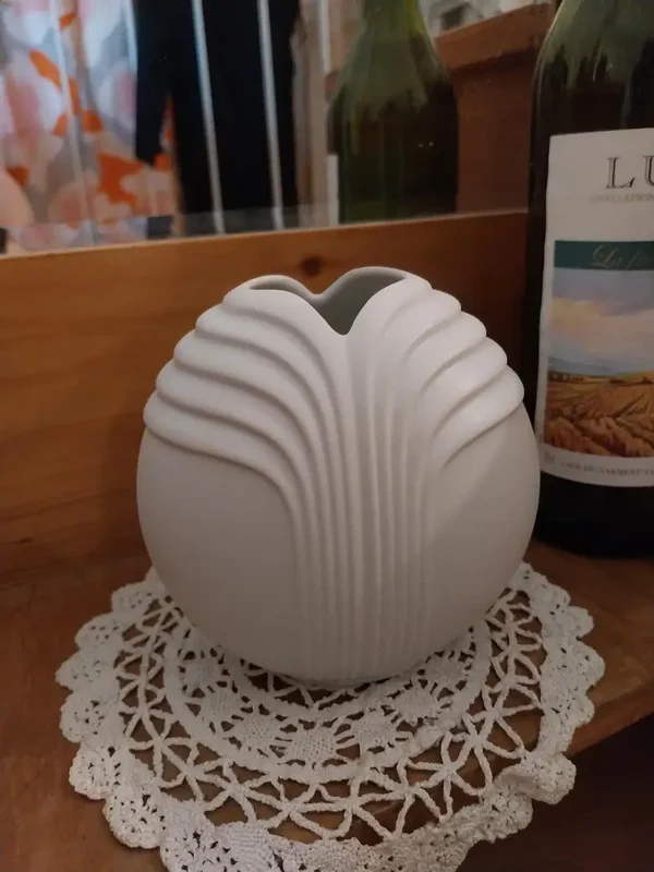Rosenthal Vase mittelgroß weiß minimalistisch Bisquit extravagant Biskuit Weihnachtsgeschenk Weihnachten Mid Century Bisquitporzellan