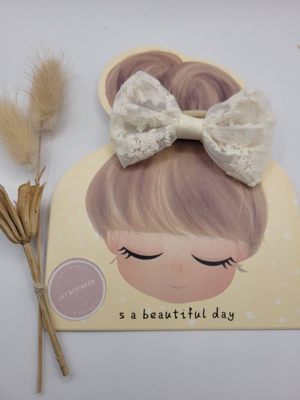 Een witte strik ( haarbandje )