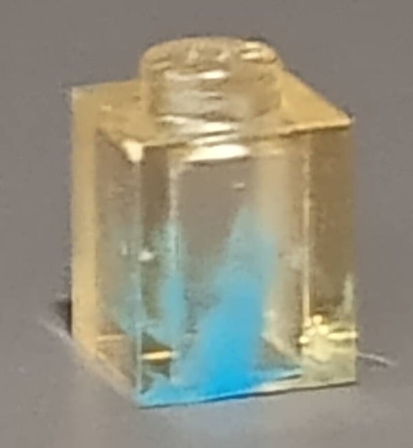 1x1 trans clear brick with blue