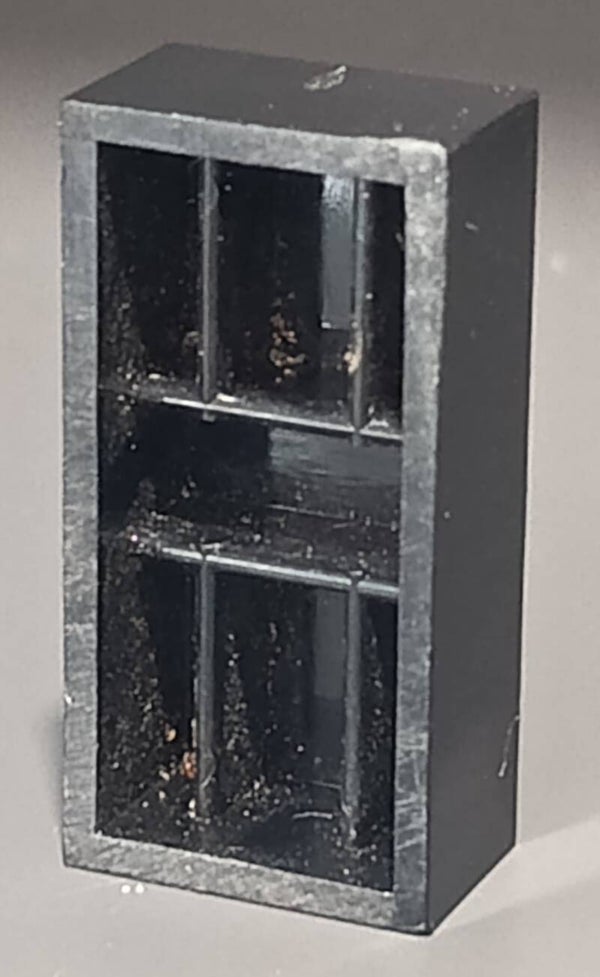 Black wheel holder undrilled.
