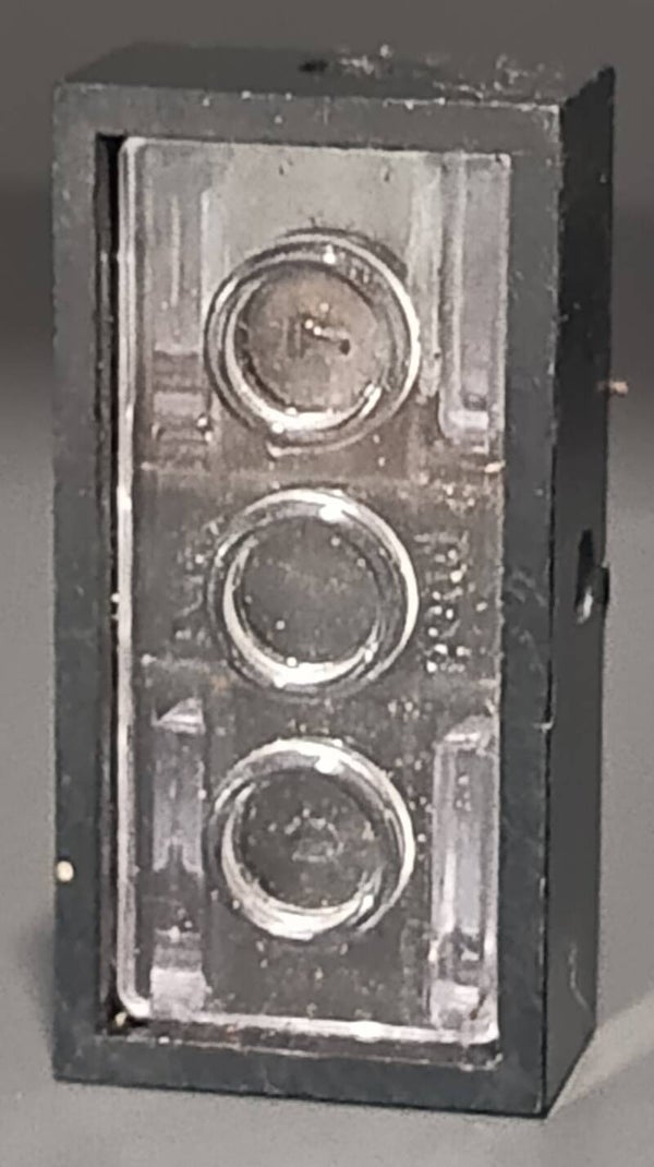 Black wheel holder missing some inside