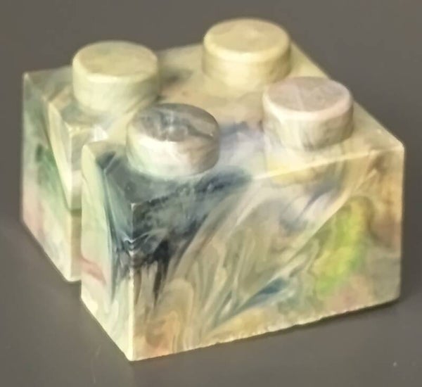 Marbled 2x2 brick