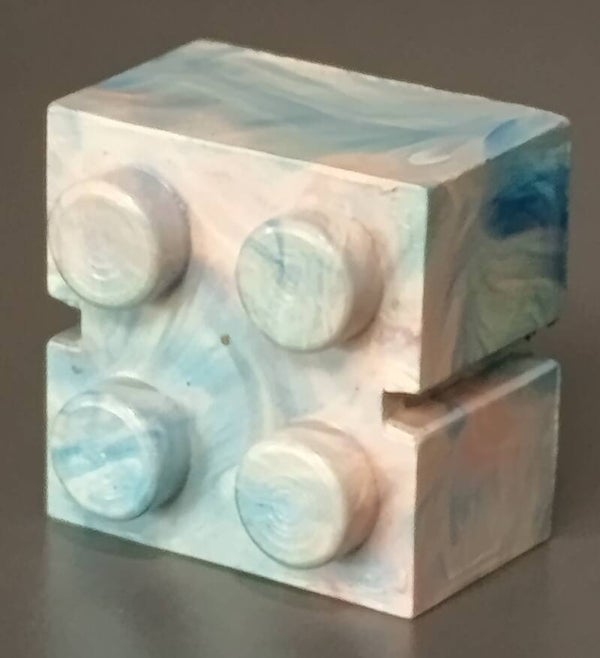 Marbled 2x2 brick