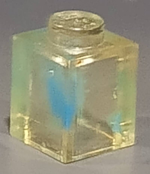 1x1 marbled trans clear brick