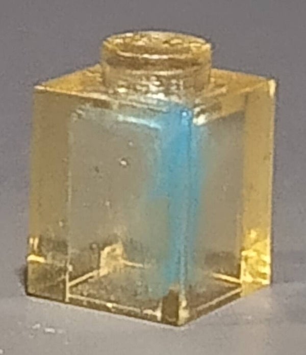 1x1 marbled trans clear brick