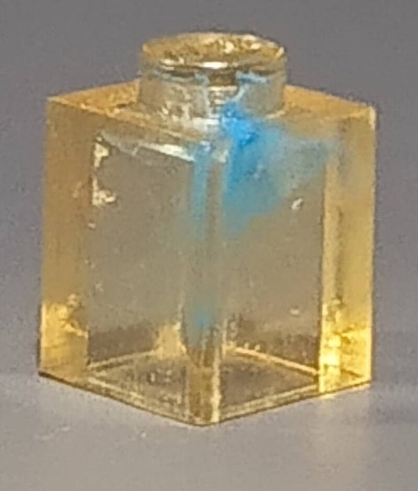 1x1 marbled trans clear brick