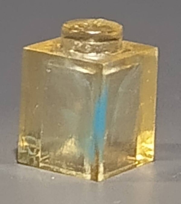 1x1 marbled trans clear brick