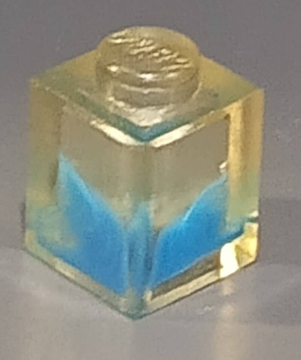 1x1 marbled trans clear brick