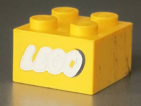 2x2 brick with Lego logo misprint