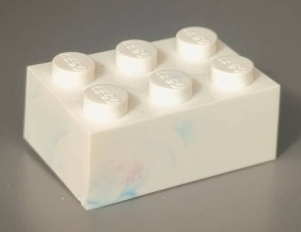 Marbled 2x3 white with blue and red