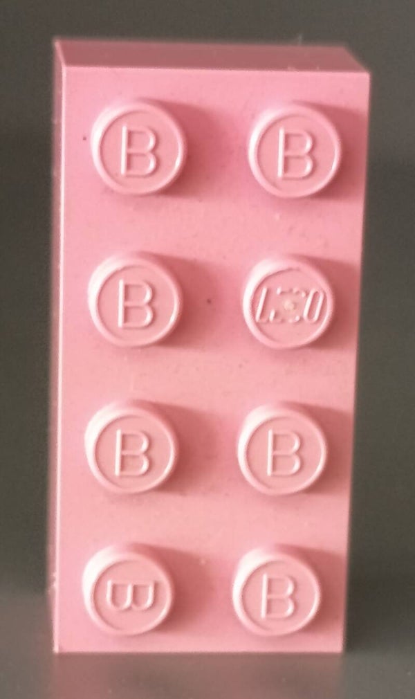 2x4 Testbrick - one B turned