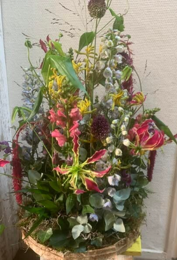 Rouwbloemstuk veld in hoogte