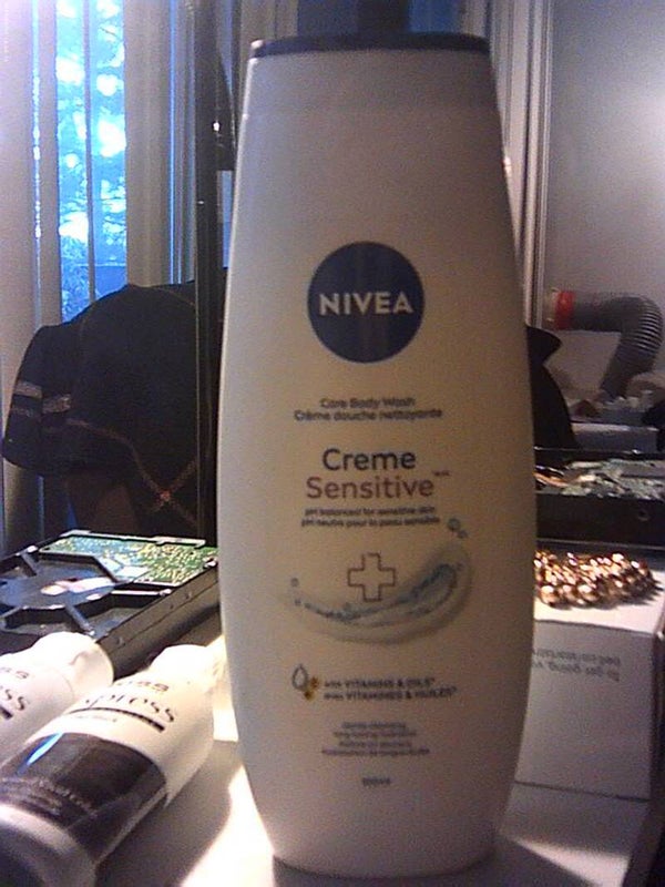 NIVEA Creme Sensitive Shower Cream – 500mL  Chamomile Extract  Soap-Free & Gentle on Skin