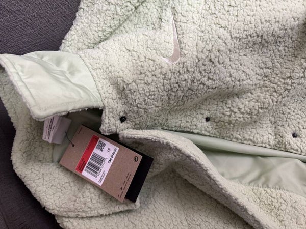 Nike Sherpa Fleece Hoodie – Plush Comfort in Mint Green