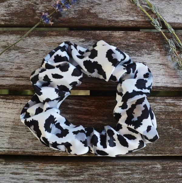 GREY TIGER SCRUNCHIE