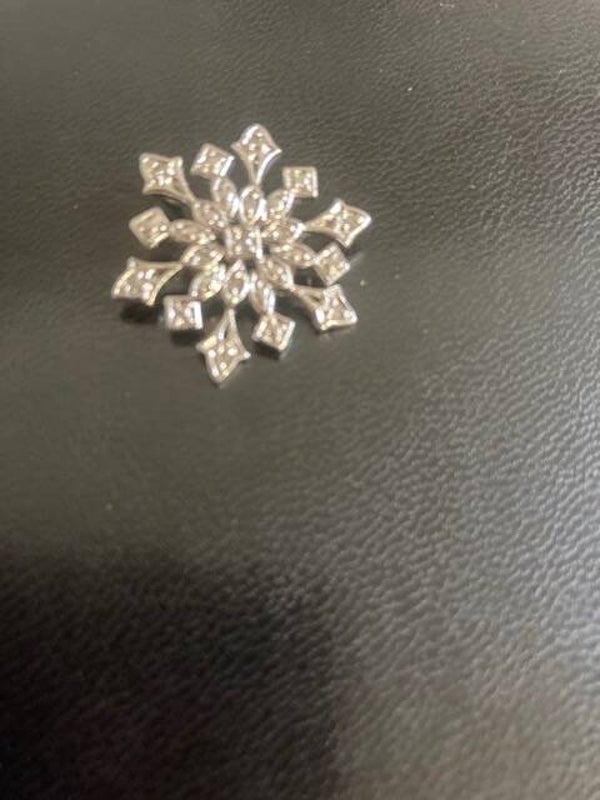 Diamond Snowflake Pendent