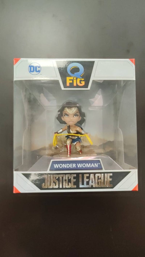 FIGURA WONDER WOMAN LÁTIGO