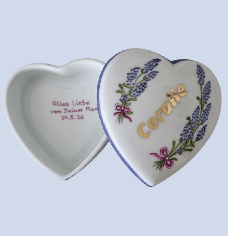 Personalisierte handbemalte Porzellan-Herzdose mit Lavendel und Goldschrift