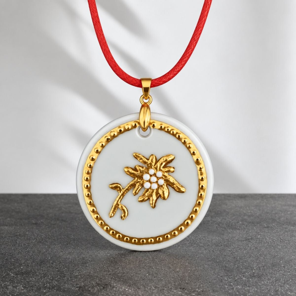 Porzellananhänger «Edelweiss mit Goldrand»