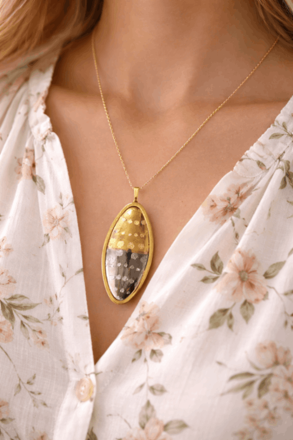 Porzellananhänger Oval – Gold & Platin veredelt, edler Schmuck