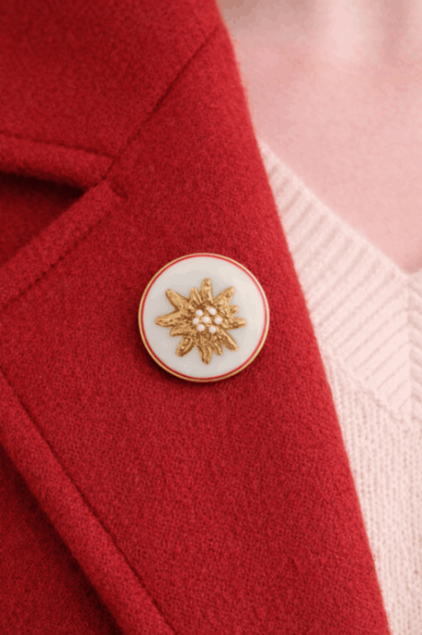 Runde Brosche mit Edelweiss-Relief in Gold